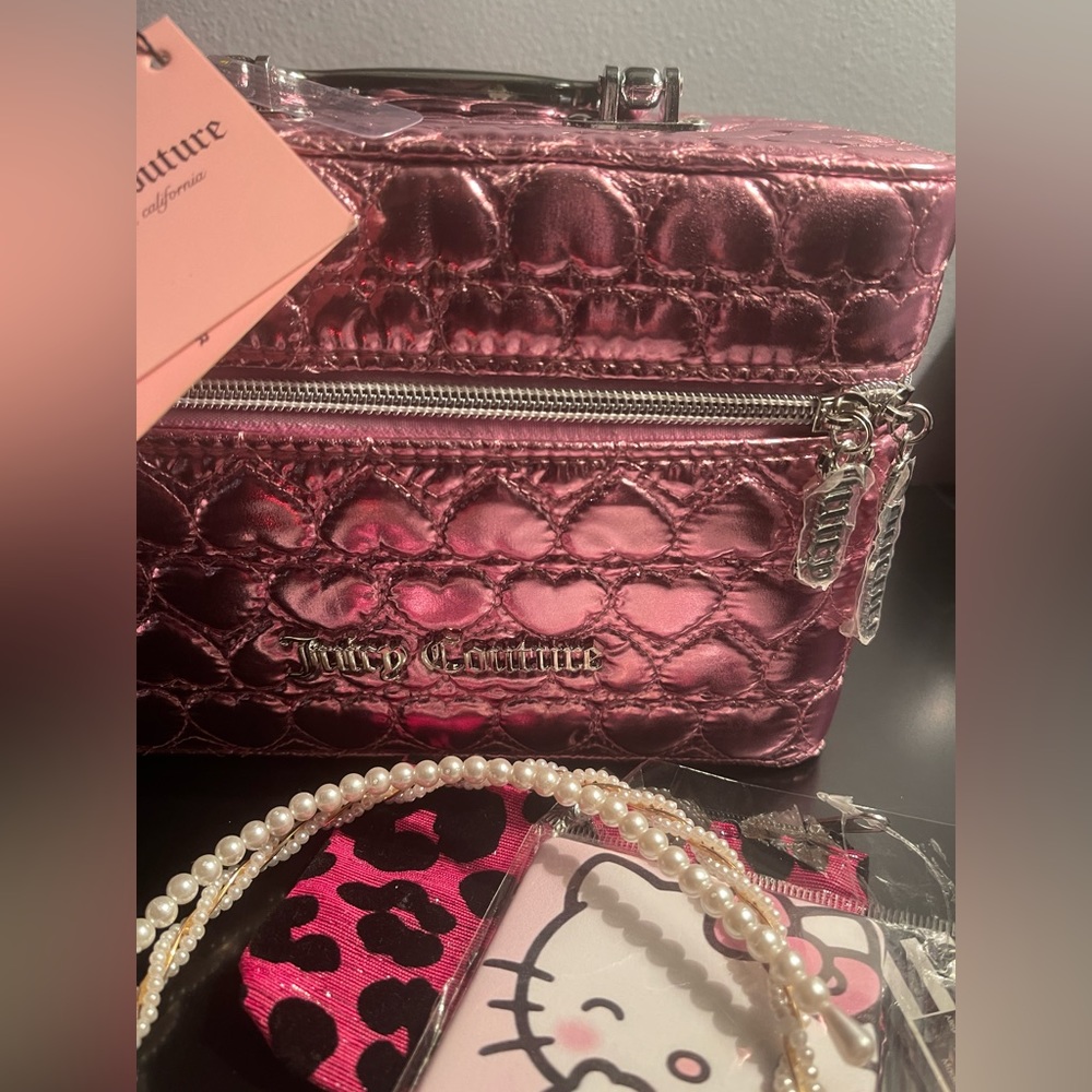 Juicy Couture Cosmetic Case filled with goodies NWT Metallic Quilted Pink - Picture 9 of 10